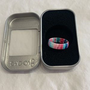 GrooveLife Women’s size 6 ring